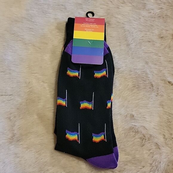 MEN'S DAVCO BLACK RAINBOW FLAGS CREW SOCKS, NEW! - Picture 3 of 4